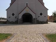 Pflasterarbeiten mit gebrauchtem Kleinpflaster. Gesamtfläche 1.380 m² Verlegeart: Sächsische Passe (Polygonlaverband)